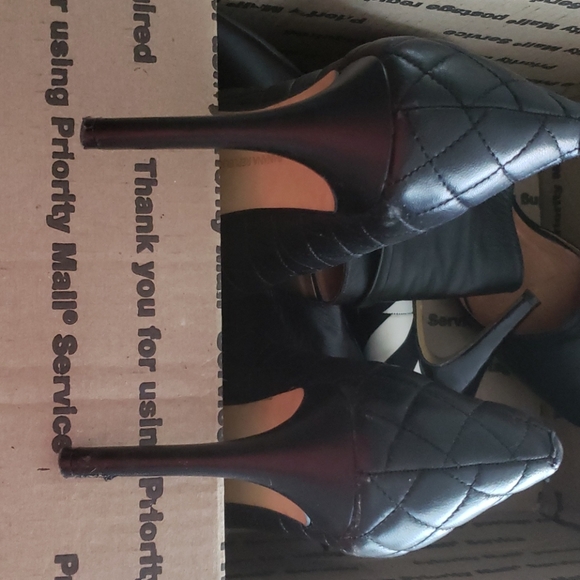 🌻🎉Assortment of Women's shoes bundled! - Picture 10 of 12